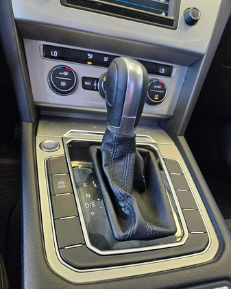 Volkswagen Passat cena 55900 przebieg: 157350, rok produkcji 2016 z Brok małe 631